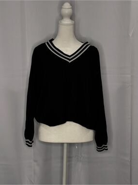Better Together Women’s Medium Black V-Neck Long Sleeve Striped Trim Top